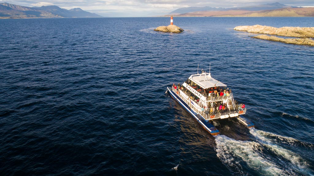 experiencia-tolkeyen-navegacion-por-el-cana-beagle-hasta-el-faro-4