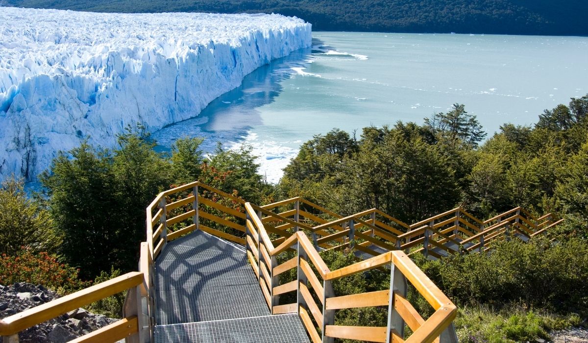 What is the best season to travel to Calafate?