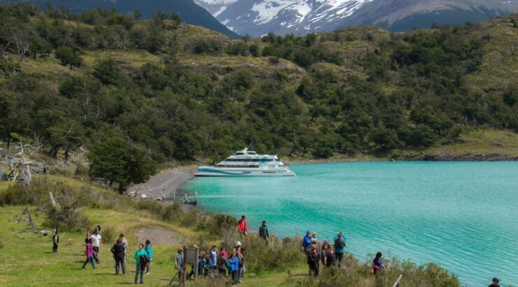 Gourmet Glaciers Cruise Experience